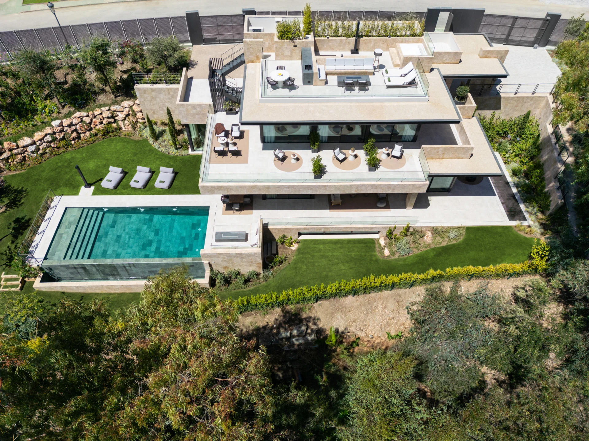 Brand-New Luxury Villa with Panoramic Mountain Views in La Cerquilla — photo 25