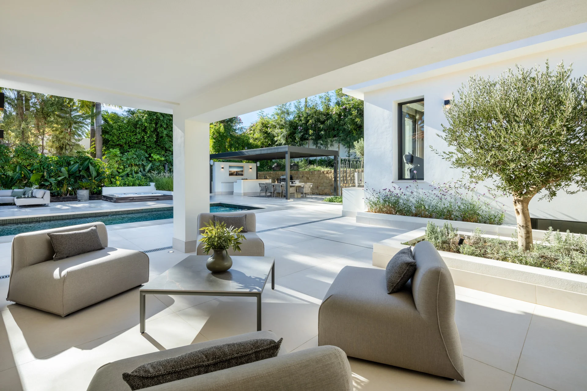 Brand-New Luxury Villa with Sea Views in Las Brisas, Nueva Andalucía — photo 21