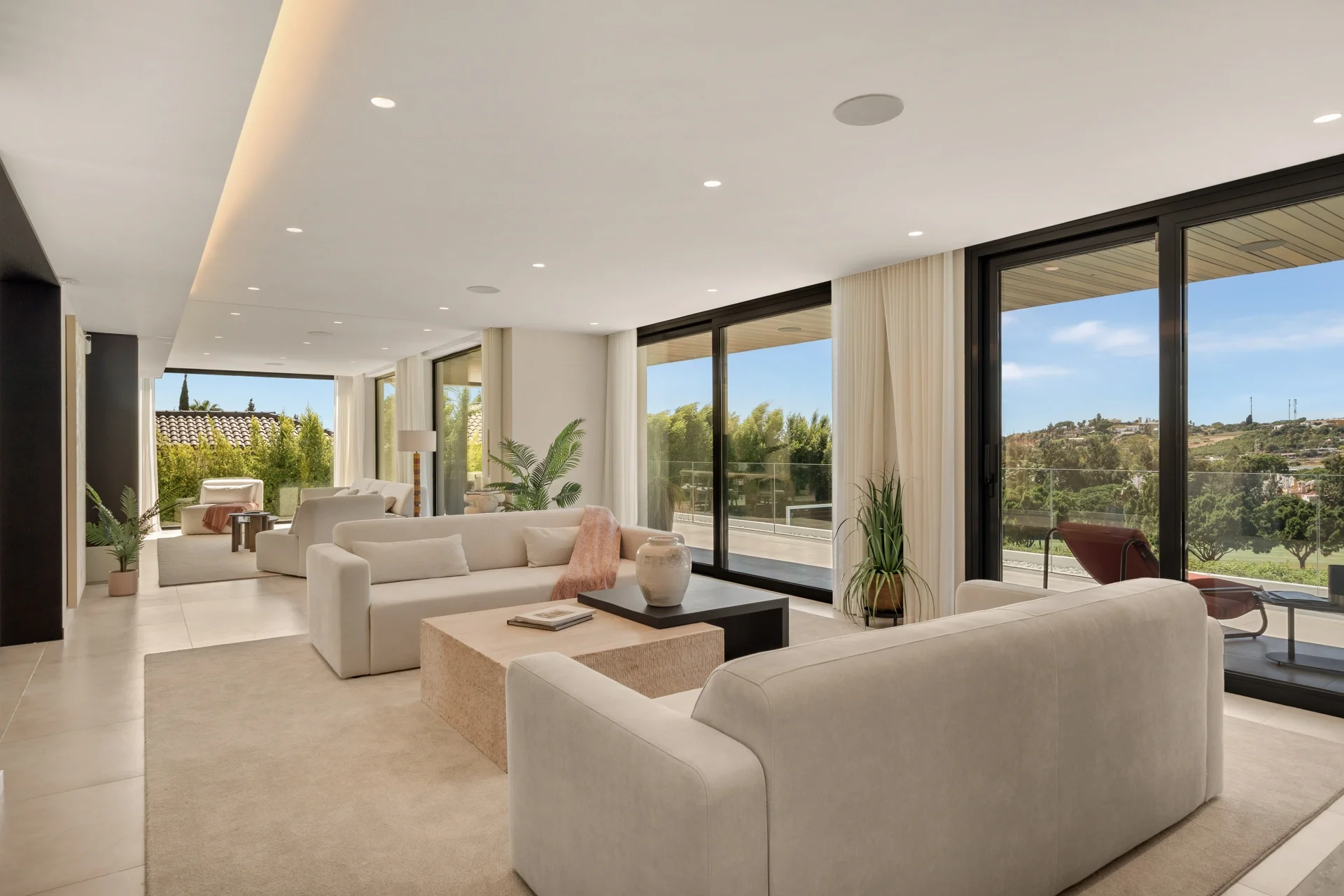 Contemporary Frontline Golf Villa in Nueva Andalucía — photo 23