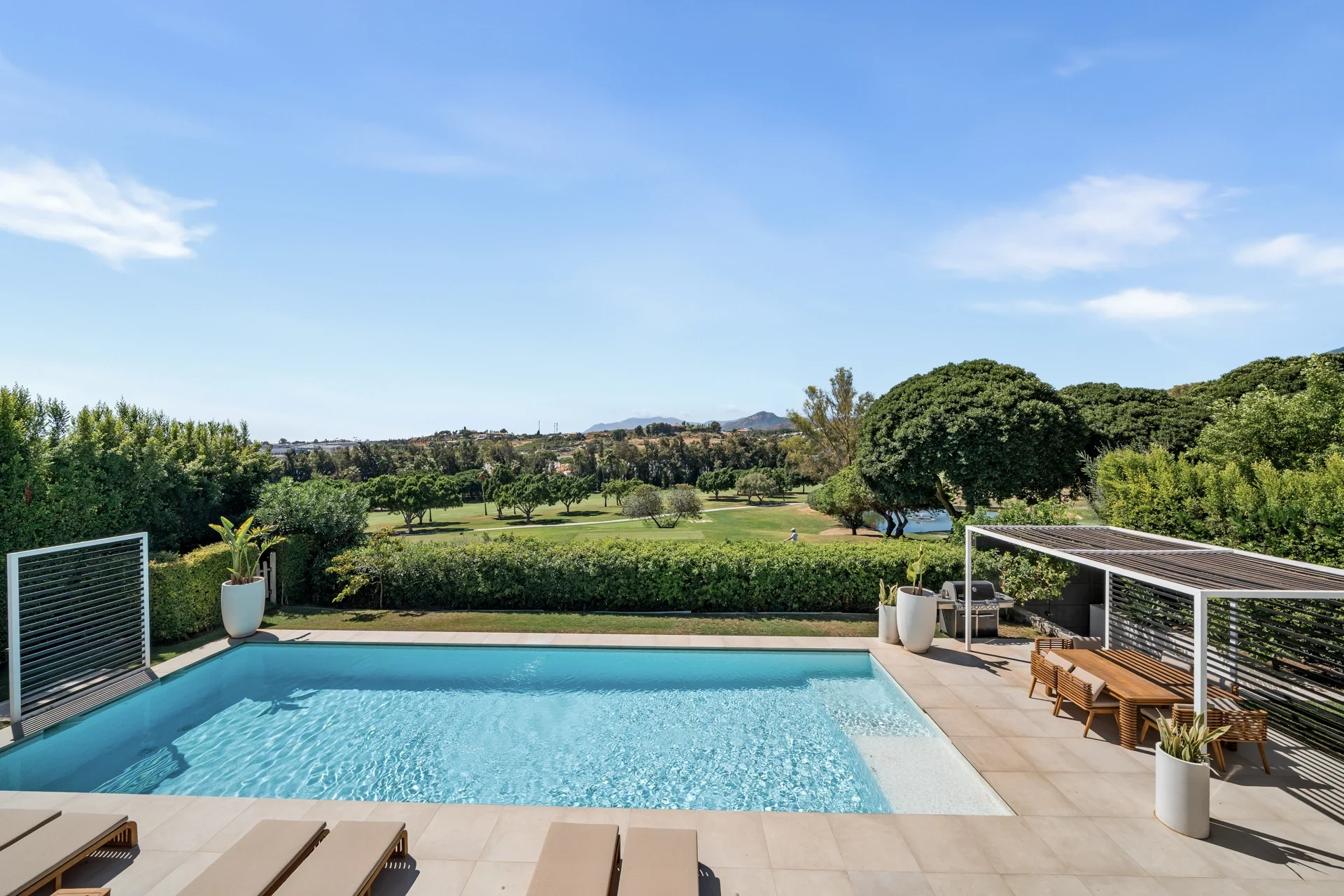 Contemporary Frontline Golf Villa in Nueva Andalucía — photo 32