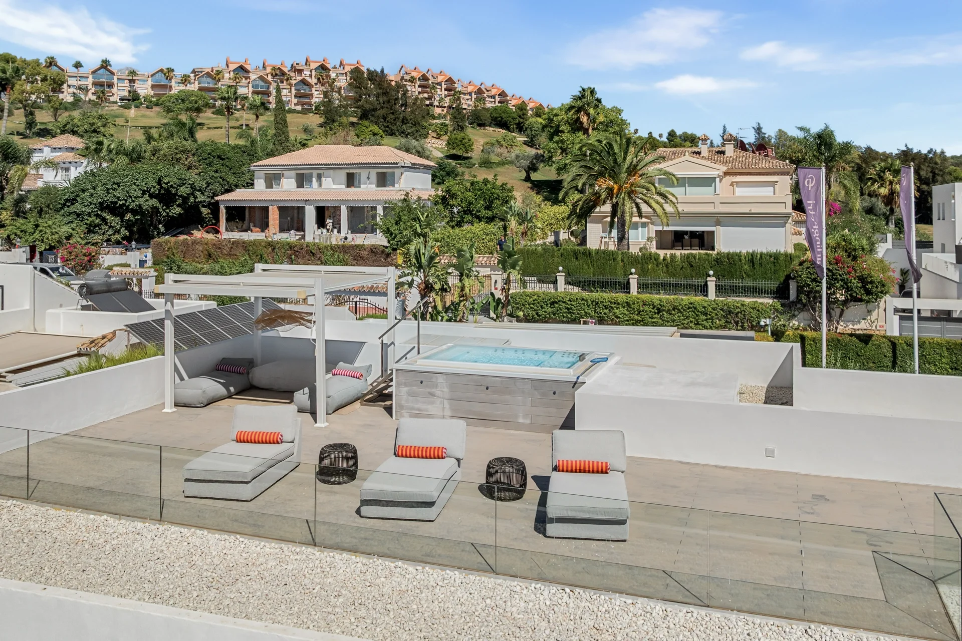 Contemporary Frontline Golf Villa in Nueva Andalucía — photo 24