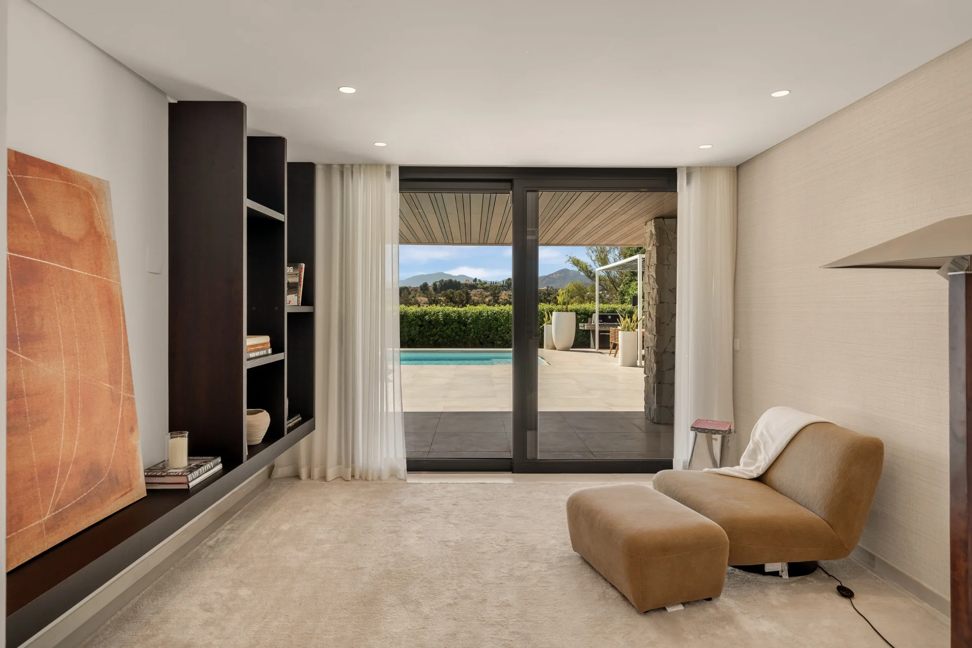 Contemporary Frontline Golf Villa in Nueva Andalucía — photo 4