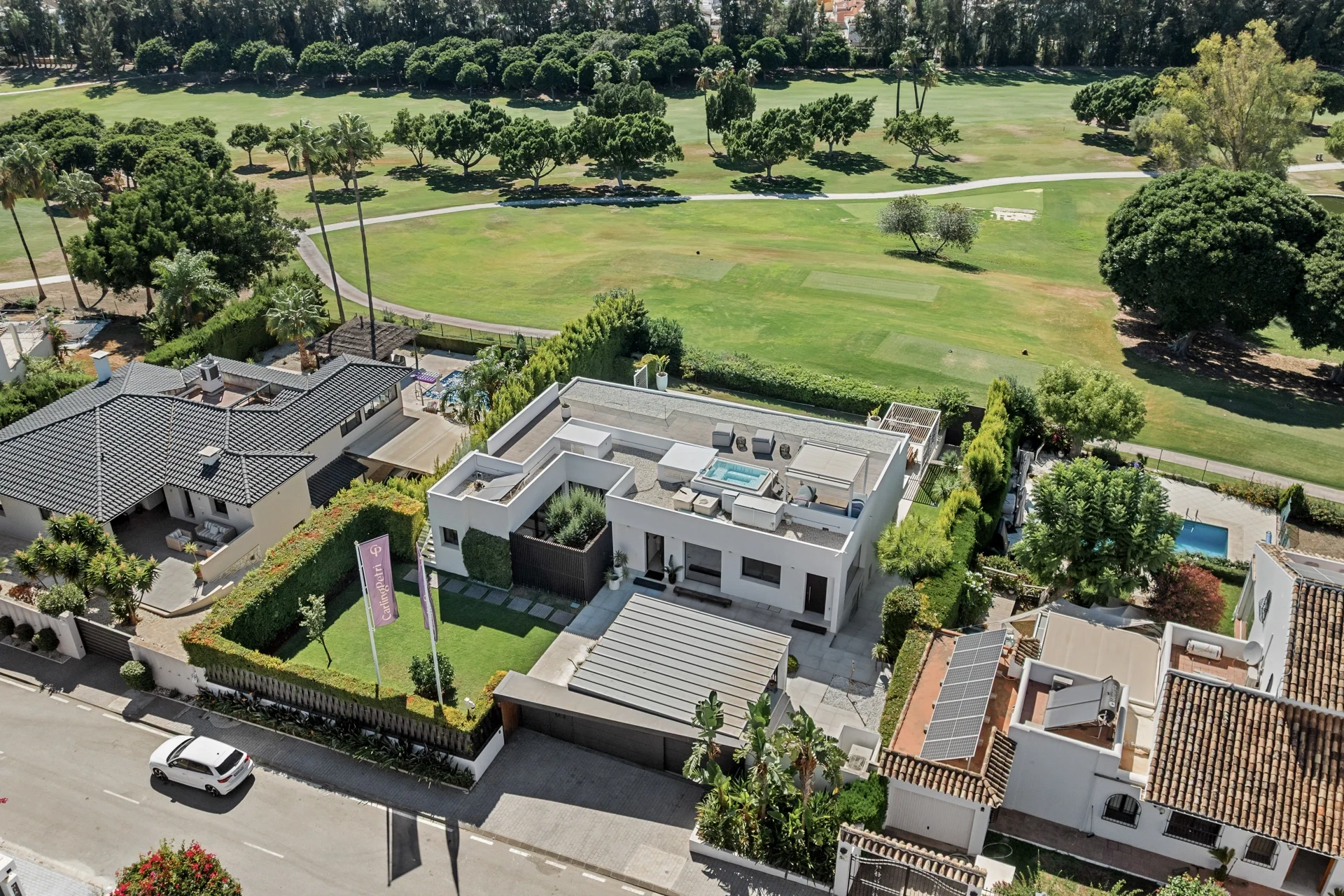 Contemporary Frontline Golf Villa in Nueva Andalucía — photo 15