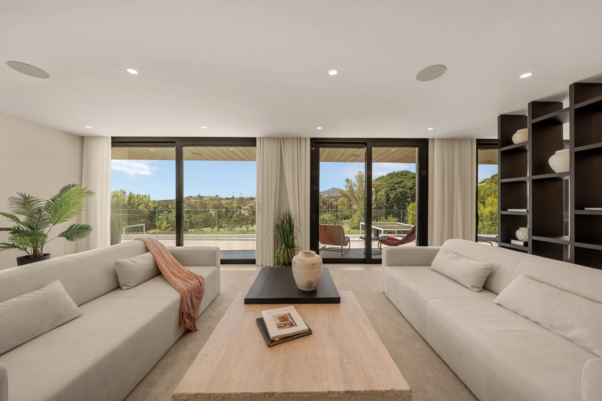 Contemporary Frontline Golf Villa in Nueva Andalucía — photo 33
