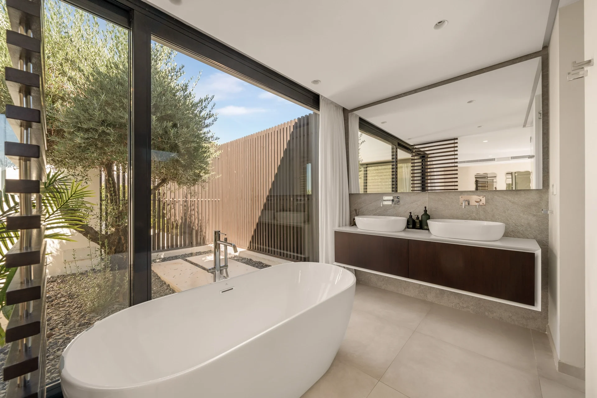Contemporary Frontline Golf Villa in Nueva Andalucía — photo 6