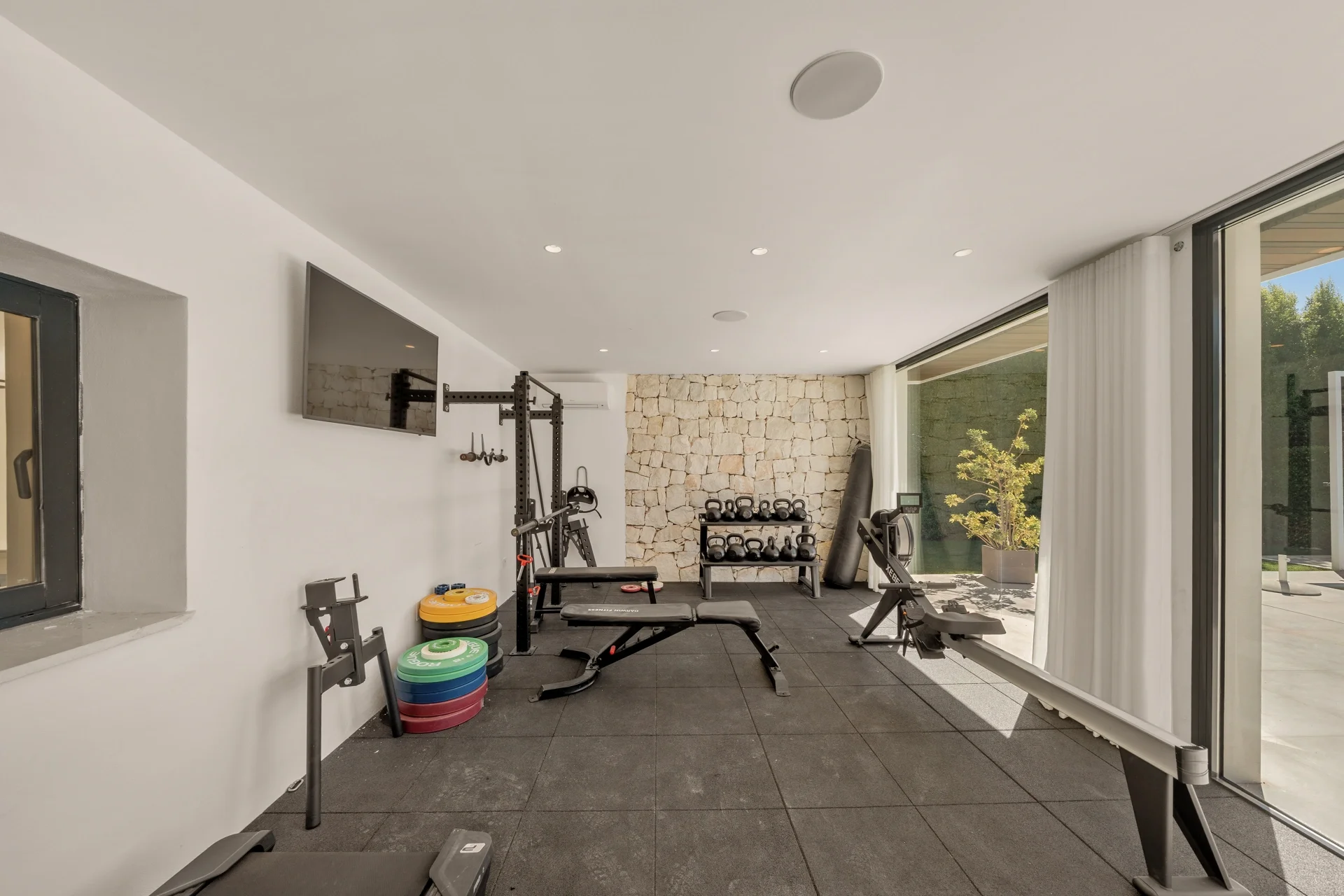 Contemporary Frontline Golf Villa in Nueva Andalucía — photo 10