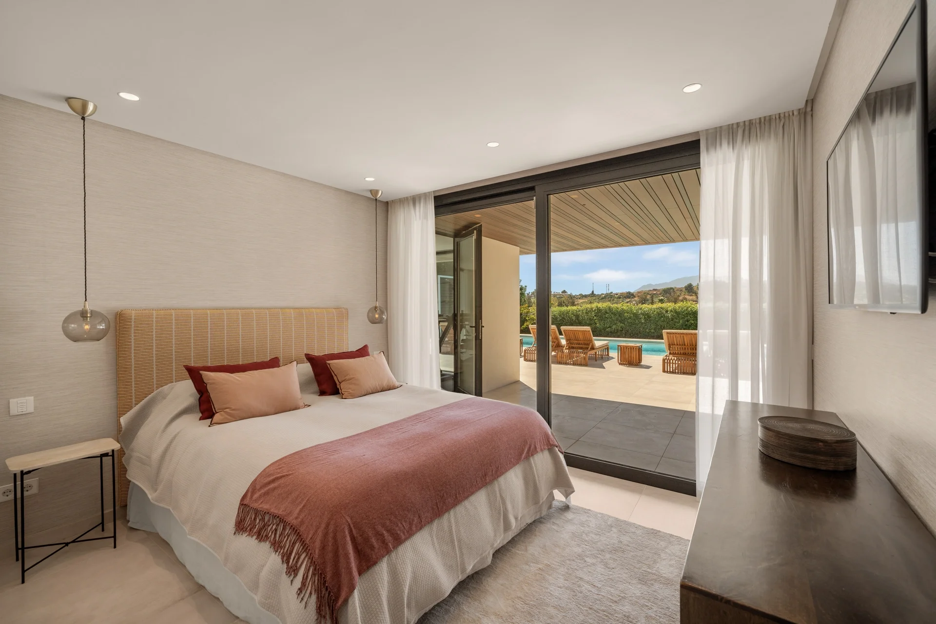 Contemporary Frontline Golf Villa in Nueva Andalucía — photo 13