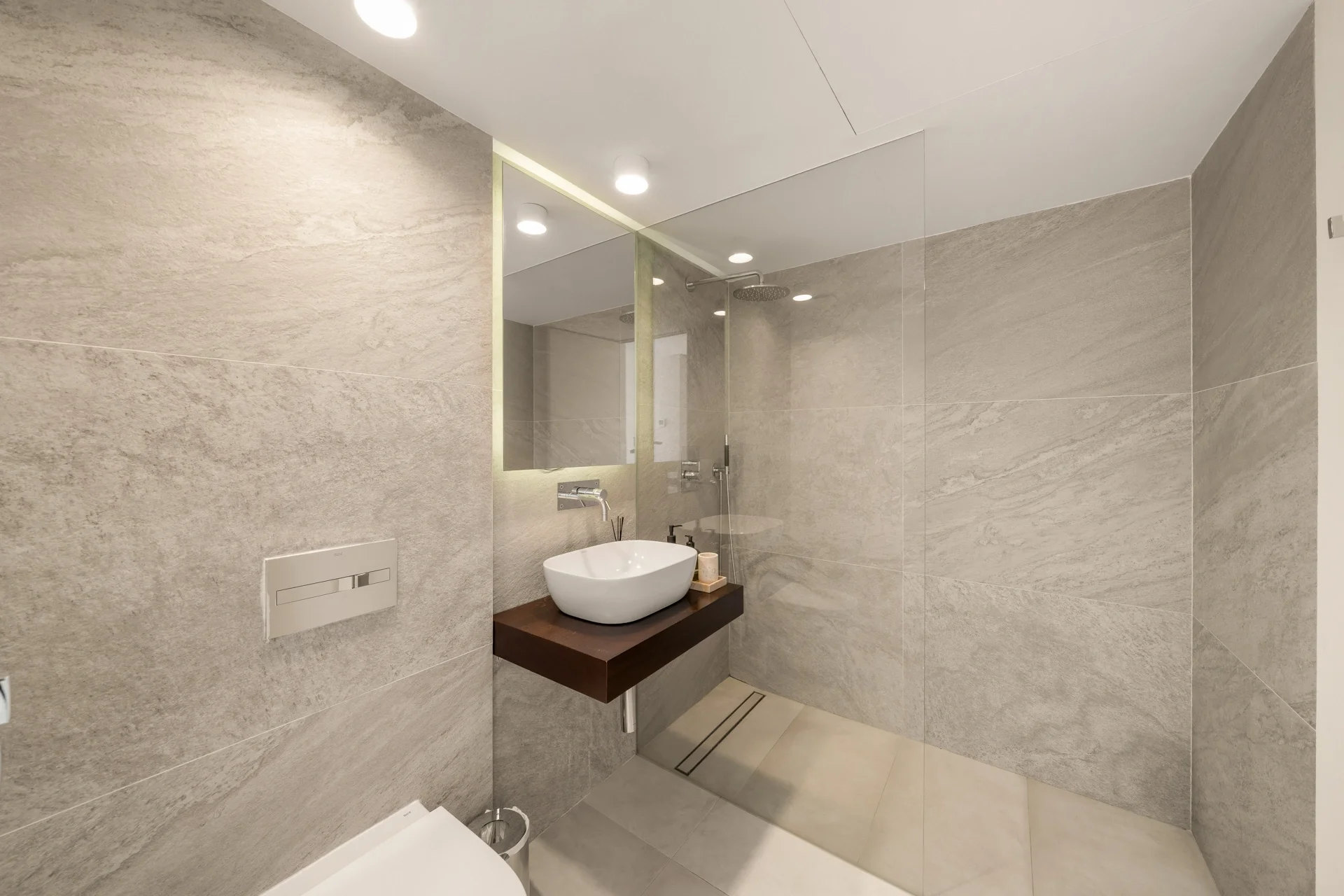Contemporary Frontline Golf Villa in Nueva Andalucía — photo 21
