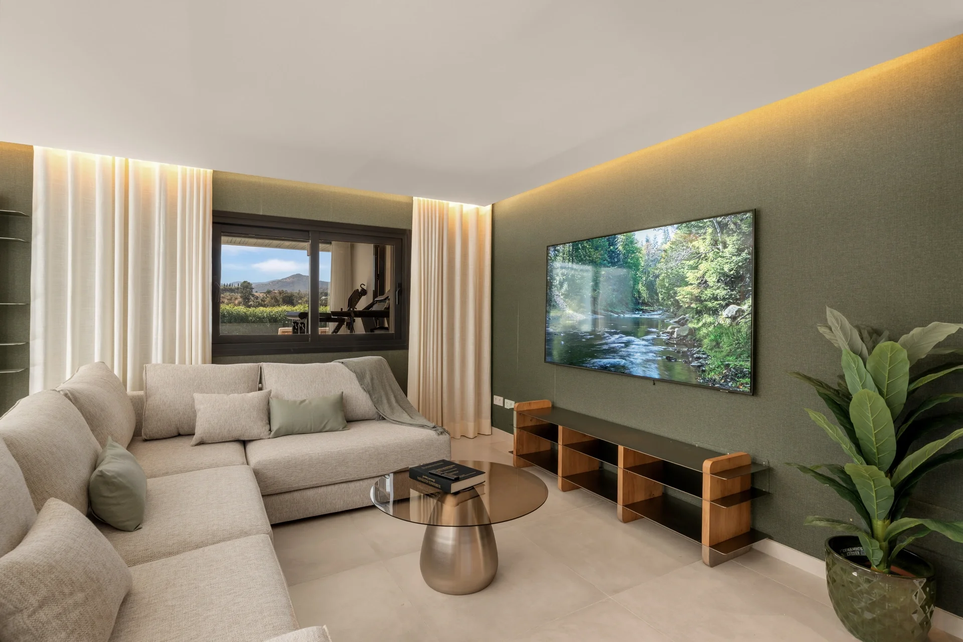 Contemporary Frontline Golf Villa in Nueva Andalucía — photo 16