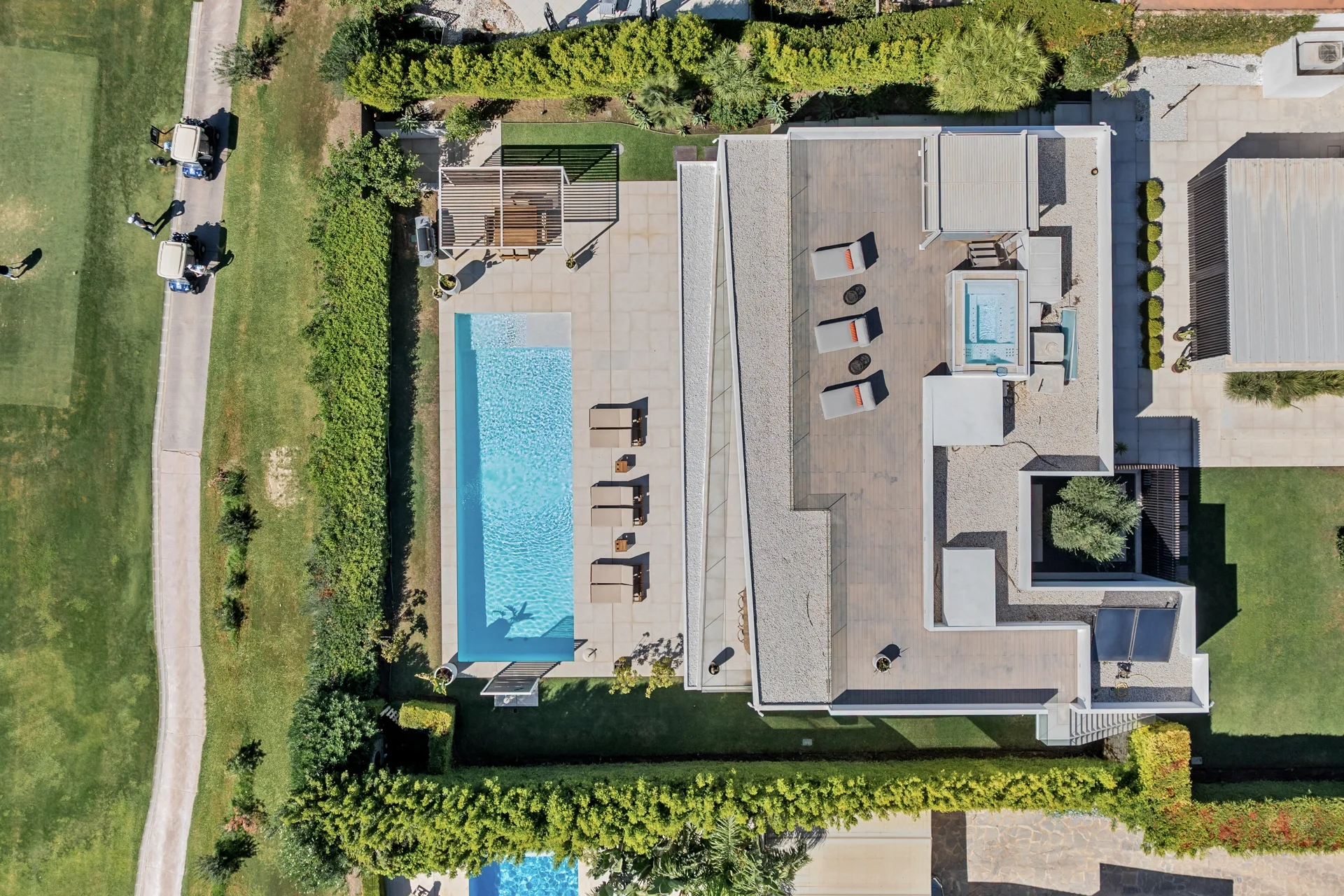 Contemporary Frontline Golf Villa in Nueva Andalucía — photo 17