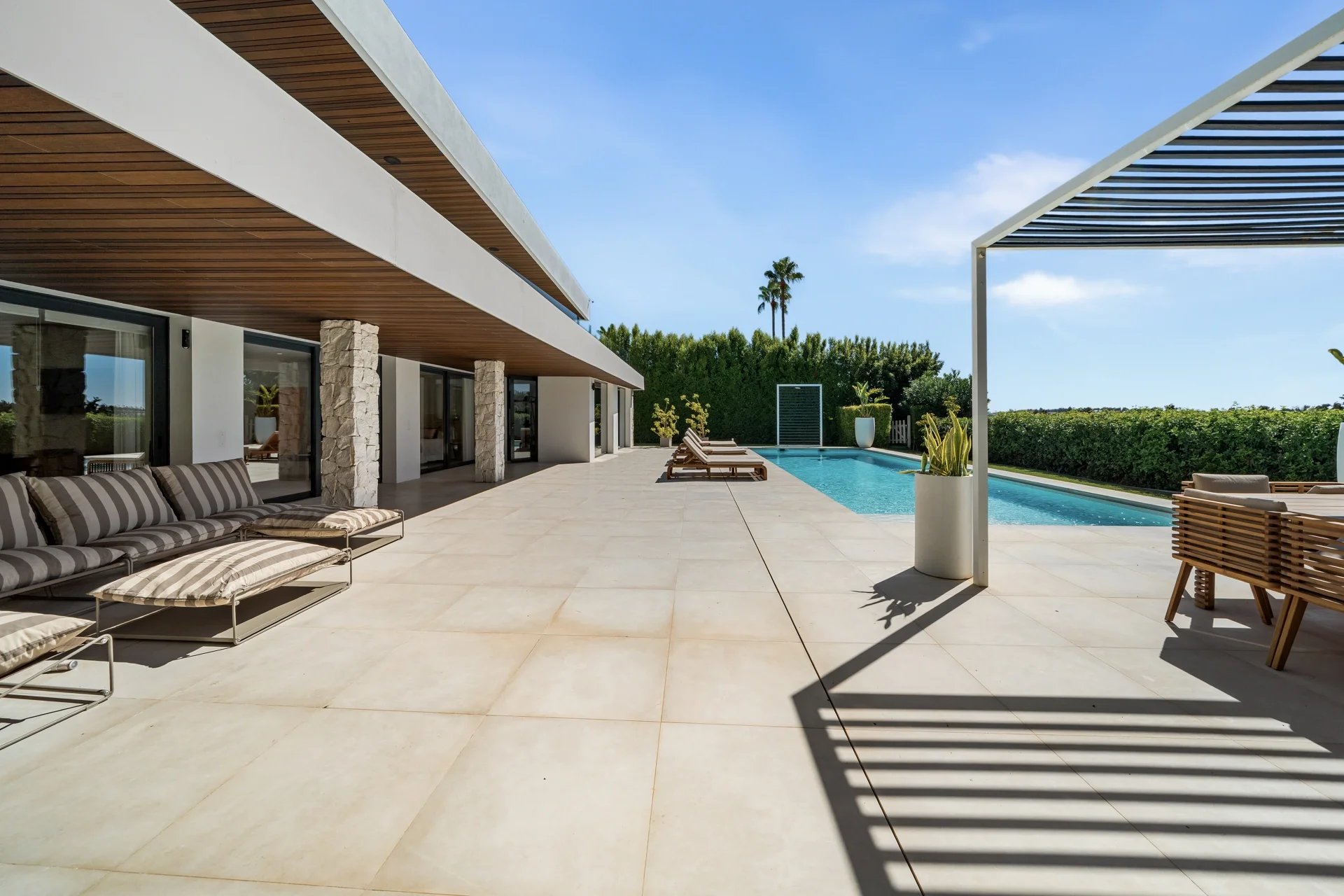 Contemporary Frontline Golf Villa in Nueva Andalucía — photo 25