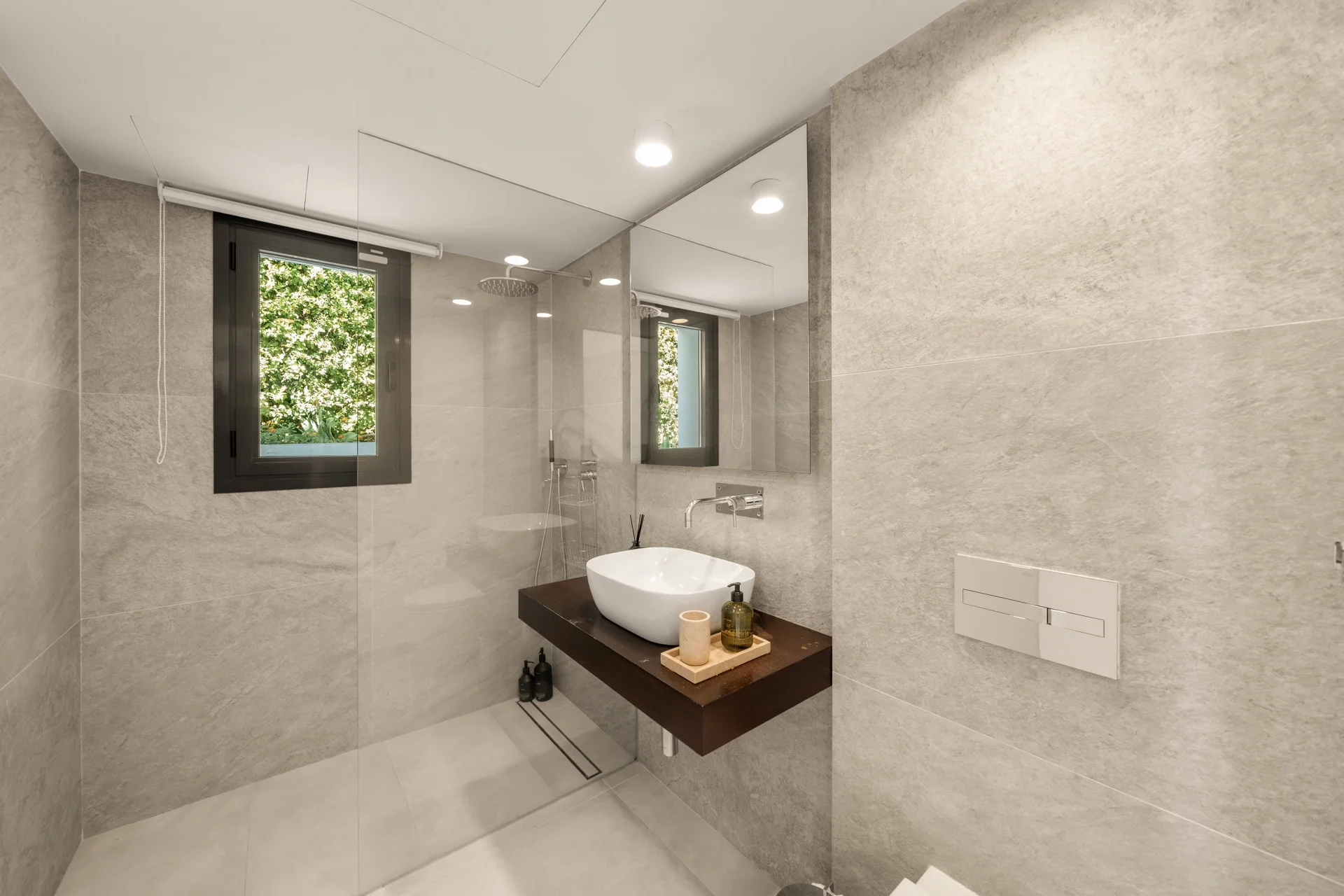 Contemporary Frontline Golf Villa in Nueva Andalucía — photo 11