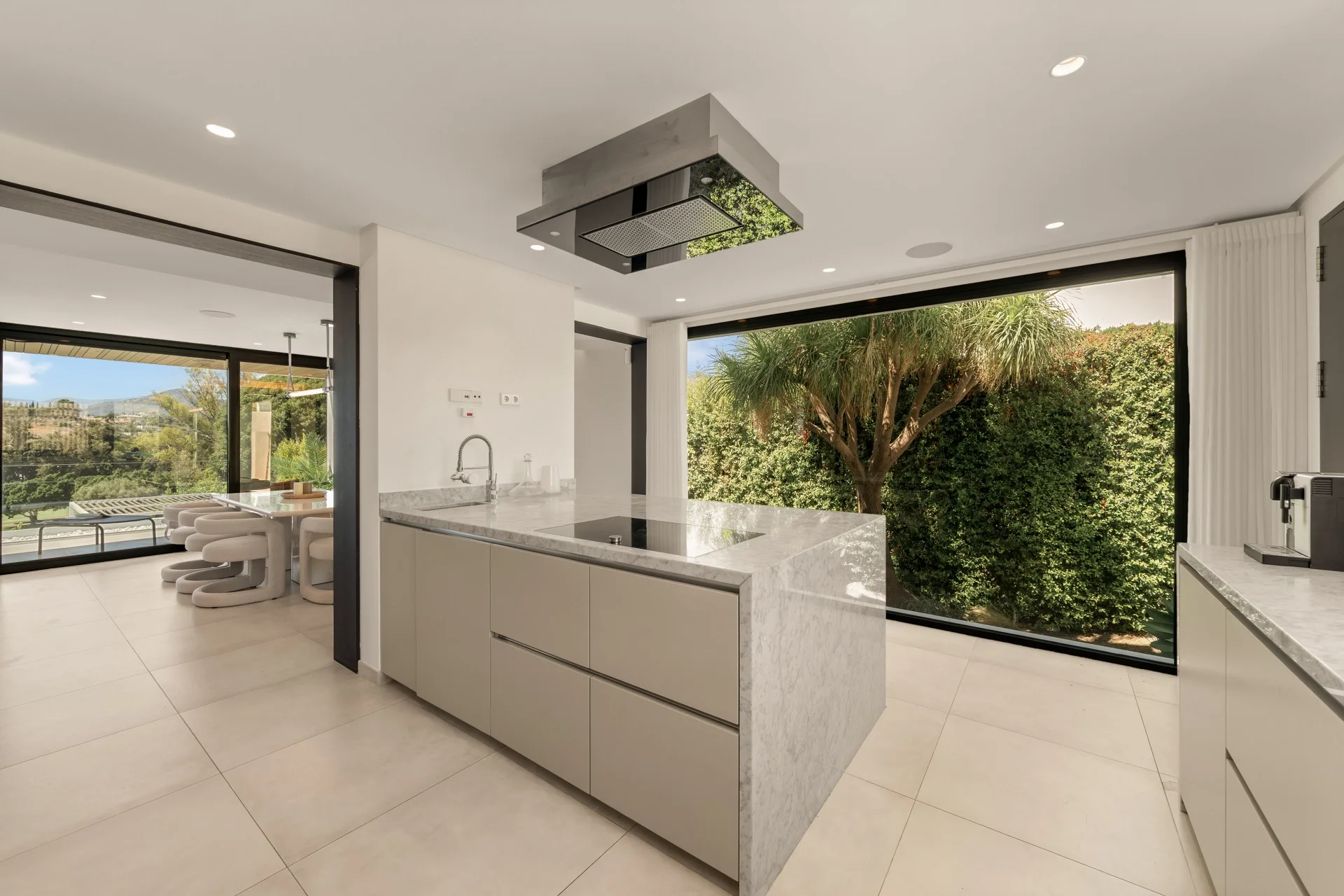 Contemporary Frontline Golf Villa in Nueva Andalucía — photo 22