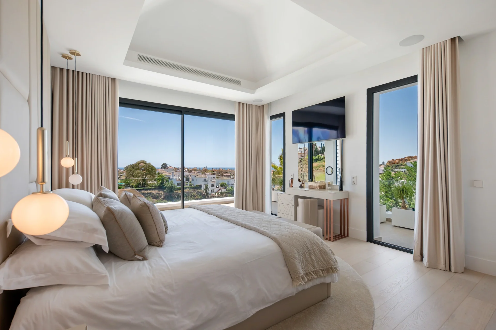 Luxury Contemporary Villa with Panoramic Sea Views in La Resina Golf — photo 14