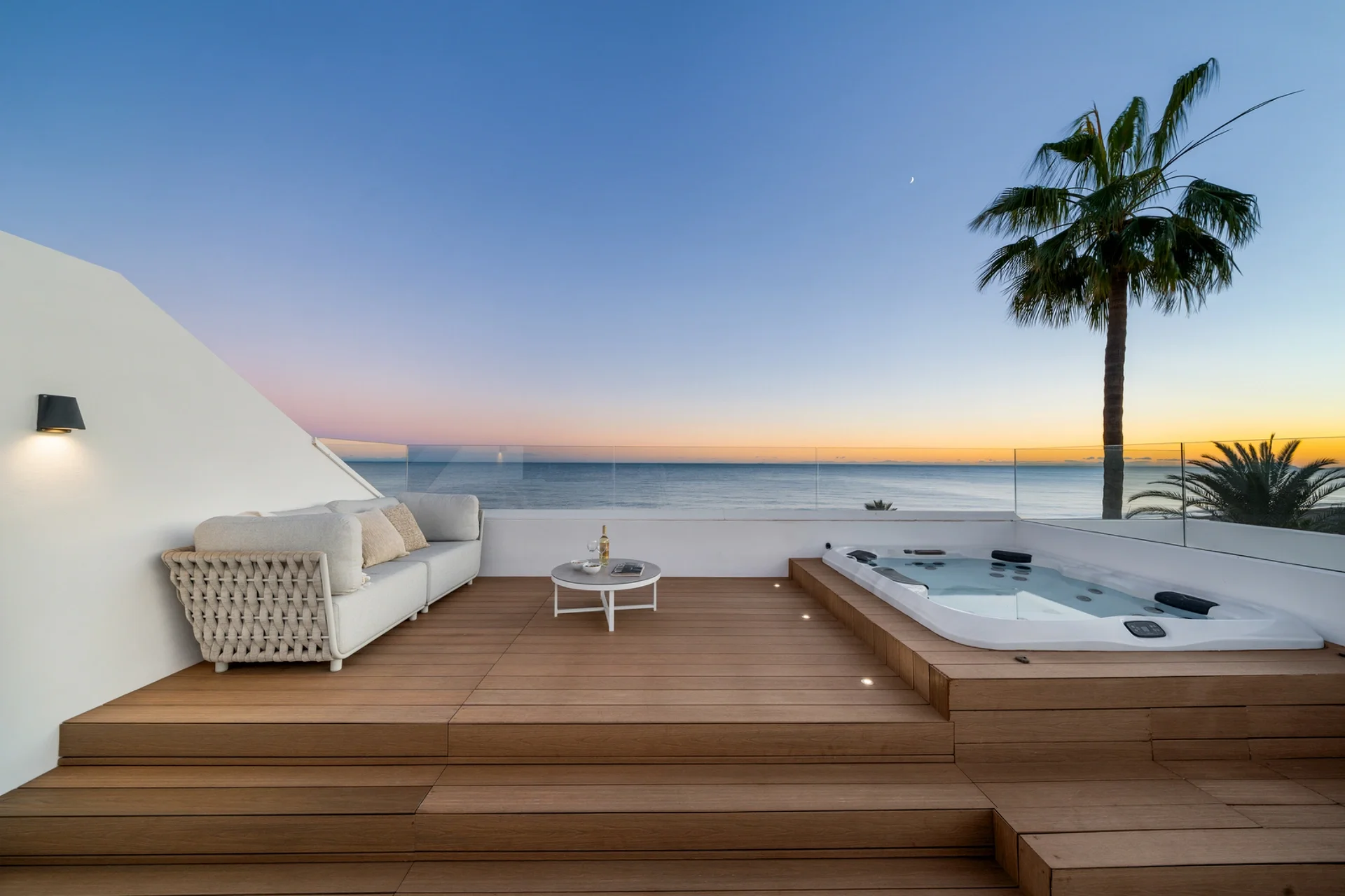 Contemporary Beachfront Villa with Panoramic Sea Views on the New Golden Mile — photo 12