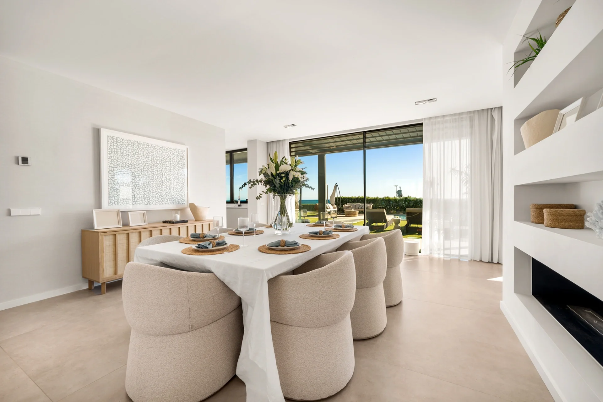 Contemporary Beachfront Villa with Panoramic Sea Views on the New Golden Mile — photo 16