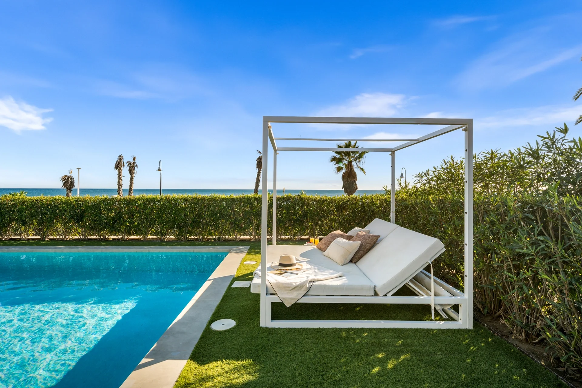 Contemporary Beachfront Villa with Panoramic Sea Views on the New Golden Mile — photo 19
