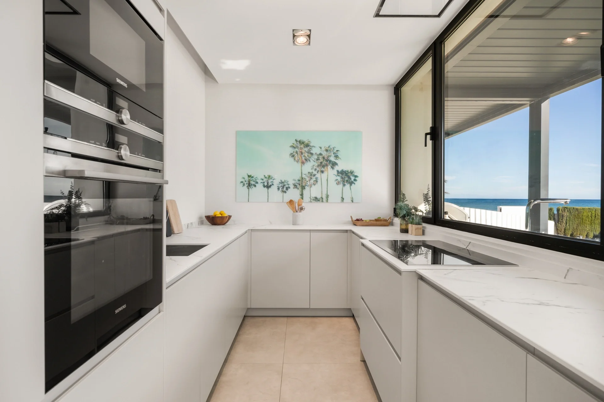 Contemporary Beachfront Villa with Panoramic Sea Views on the New Golden Mile — photo 8