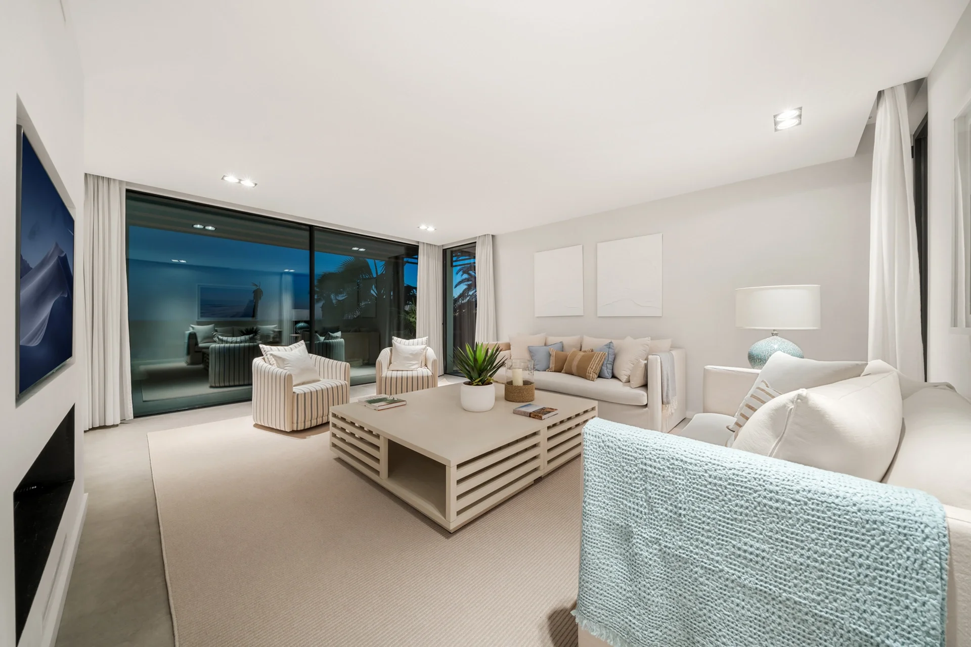 Contemporary Beachfront Villa with Panoramic Sea Views on the New Golden Mile — photo 18