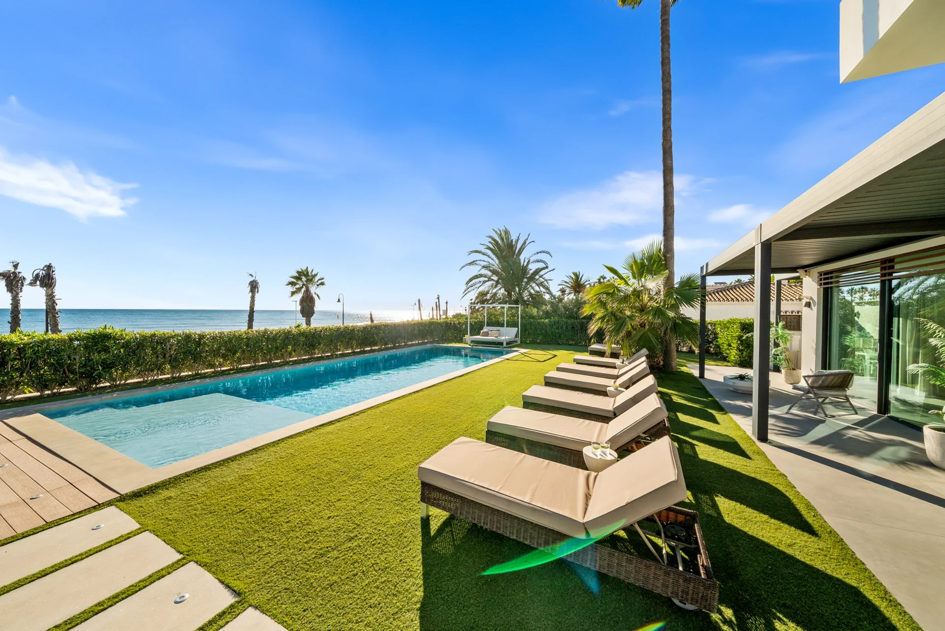 Contemporary Beachfront Villa with Panoramic Sea Views on the New Golden Mile — photo 5