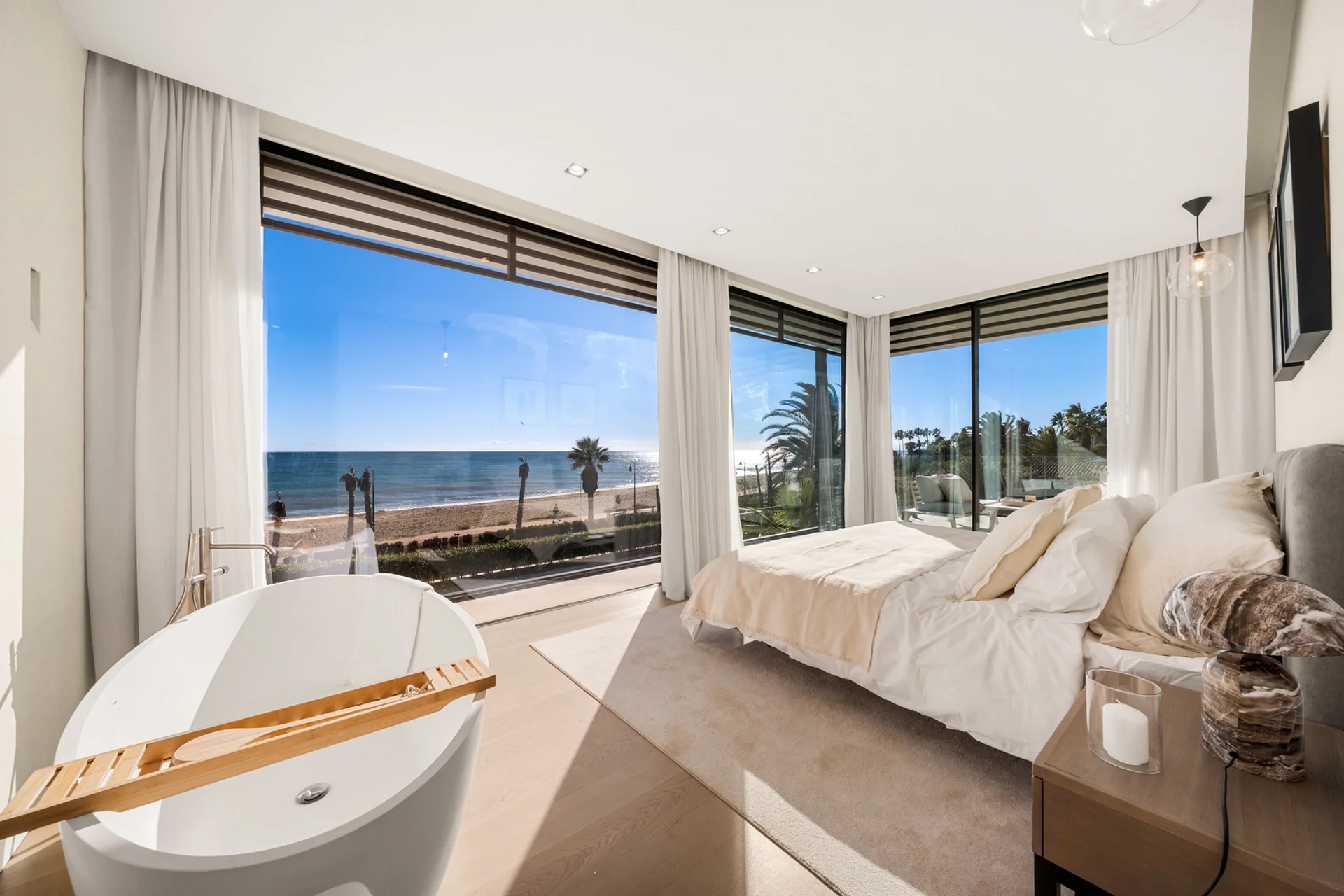 Contemporary Beachfront Villa with Panoramic Sea Views on the New Golden Mile — photo 2