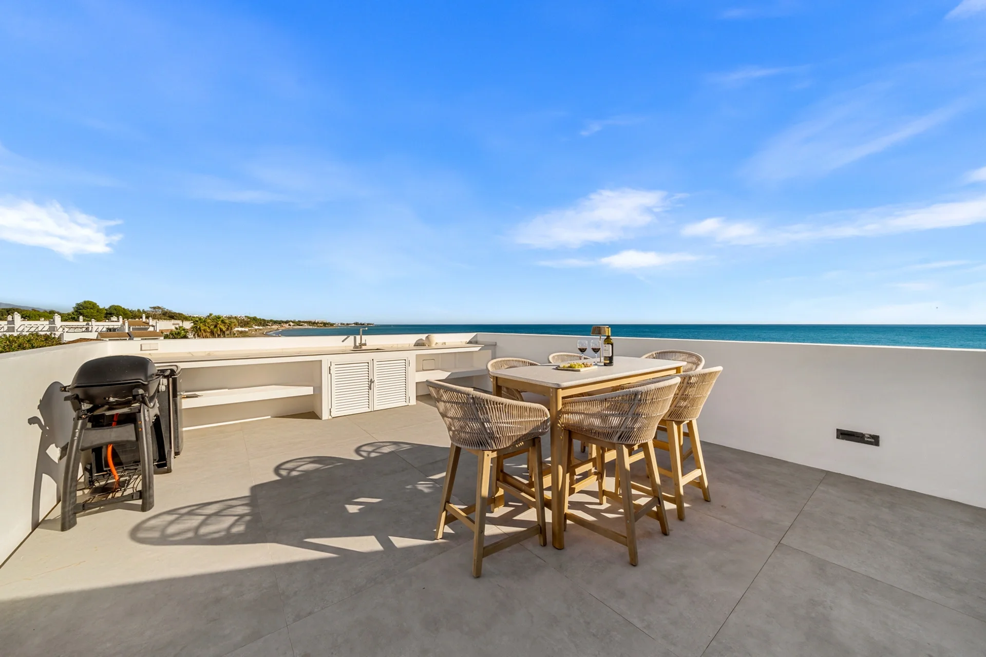 Contemporary Beachfront Villa with Panoramic Sea Views on the New Golden Mile — photo 10