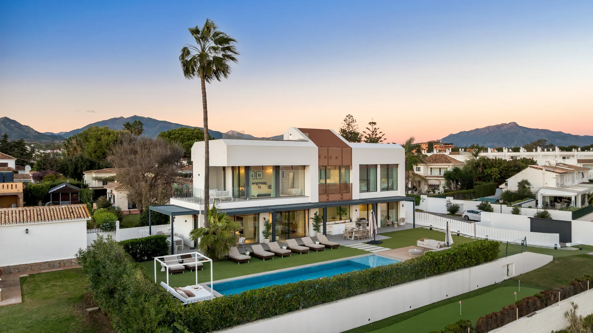 Contemporary Beachfront Villa with Panoramic Sea Views on the New Golden Mile — photo 15