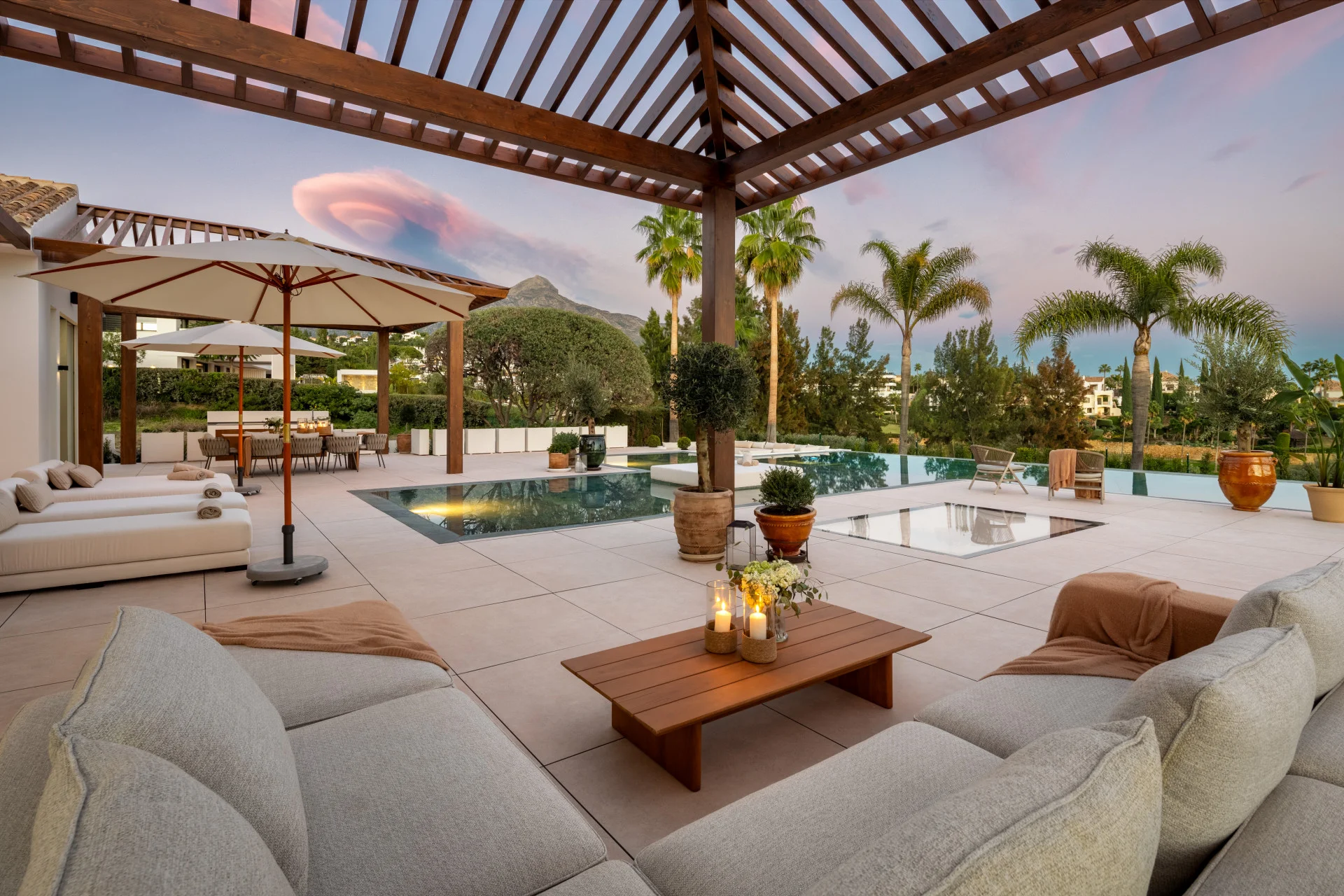 Frontline Golf Luxury Villa with Sea Views in Nueva Andalucía — photo 7
