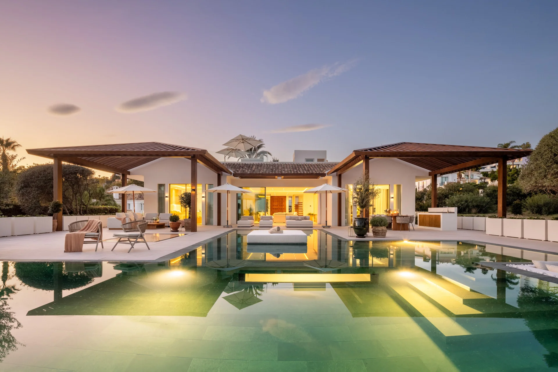 Frontline Golf Luxury Villa with Sea Views in Nueva Andalucía